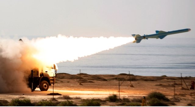 Irani lëshon raketa balistike drejt bazës amerikane-britanike,