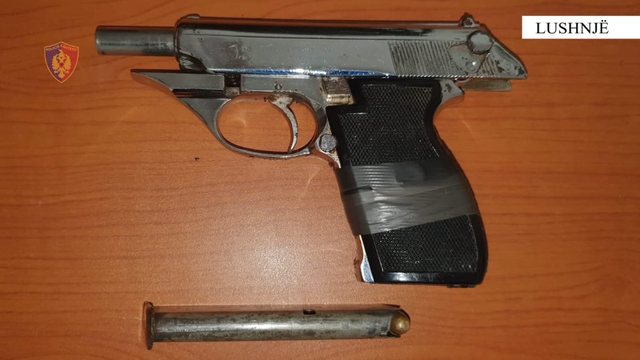 L&euml;vizte i armatosur n&euml; qytet, shpallet n&euml; k&euml;rkim