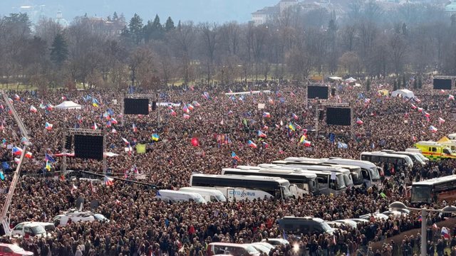 &Ccedil;ek&euml;t v&euml;rshojn&euml; n&euml; rrug&euml;, protesta m&euml; e