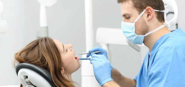 Dhëmbët, kujdesi i vonuar/ Stomatologët: 83% e fëmijëve