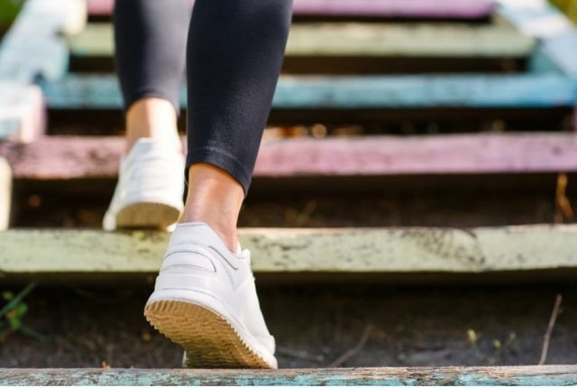 Simptoma e hershme e demenc&euml;s - shihet kur ngjiteni shkall&euml;t