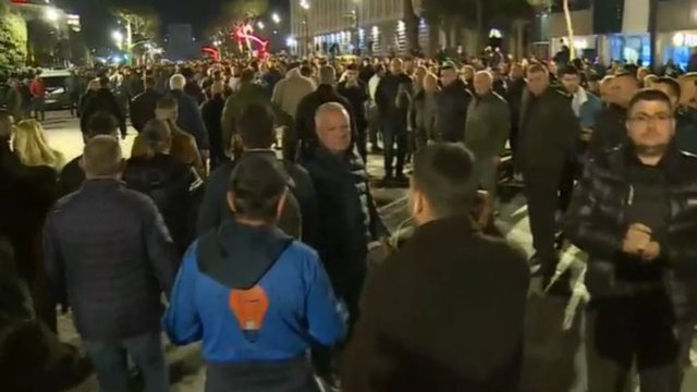 Tensione q&euml; n&euml; nisje t&euml; protest&euml;s s&euml; Berish&euml;s!