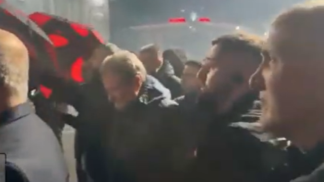 Berisha "trembet" nga fishekzjarrët! Largohet me vrap nga