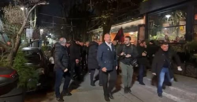 Berisha nuk heq dor&euml;! Pasi u ndje keq dhe shkoi n&euml; sht&euml;pi,