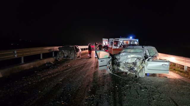 Aksident i friksh&euml;m n&euml; Vlor&euml;, dy t&euml; vdekur dhe nj&euml; i