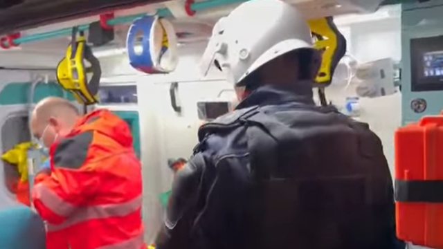 Gaz lotsjellës, molotovë e fishekzjarrë/ Protesta e PD,