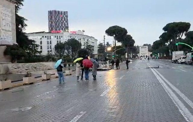 Karburanti arrin n&euml; 220 lek&euml;/D&euml;shton protesta kund&euml;r rritjes