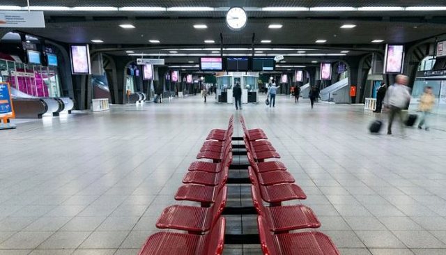 Alarm n&euml; Bruksel/ Gjenden dy pako misterioze, policia evakuon stacionin e