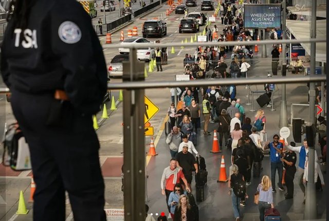 Mrekullia &ldquo;Air Canada&rdquo;/ Stjuardesa gjendet e gjall&euml; pas