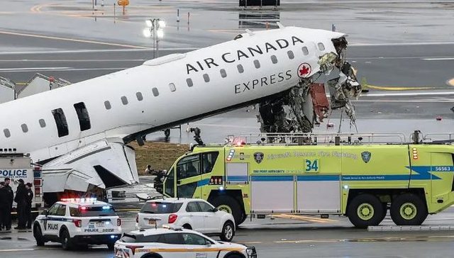 Mrekullia &ldquo;Air Canada&rdquo;/ Stjuardesa gjendet e gjall&euml; pas