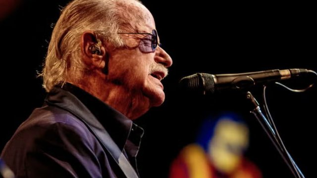 Arti italian n&euml; zi/ Shuhet kantautori i njohur dhe ikona e muzik&euml;s pop