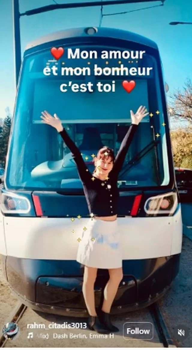 Historia e dashuris&euml; q&euml; po &ccedil;mend internetin! Nj&euml;