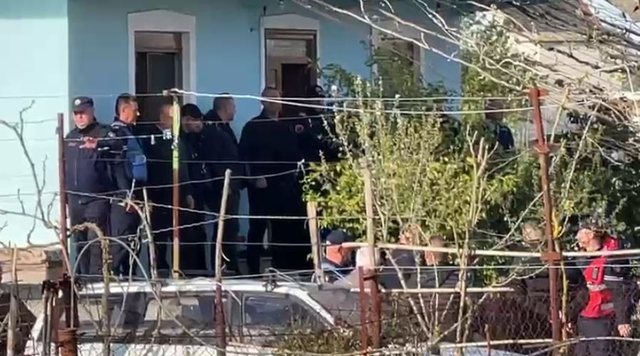 Krimi n&euml; Roskovec , flet i biri: Babai ishte tip konfliktual, mamaja mbante