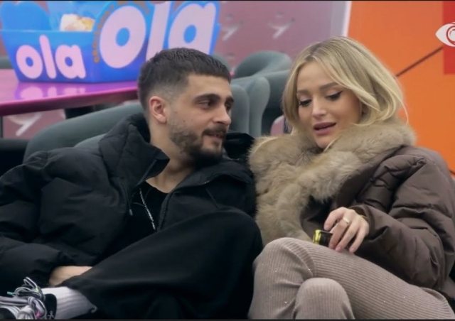 Gimbo n&euml; burg? Reagimi i Selin kur lexon lajmin (VIDEO)