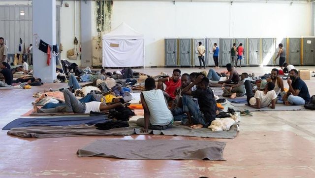 BE ndryshon kursin për emigracionin, me votat e së djathtës kalon