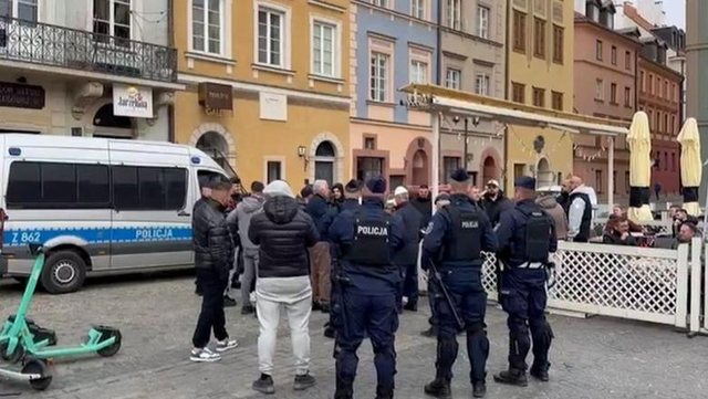 Policia polake ndalon festimet e shqiptar&euml;ve, kontrolle t&euml;