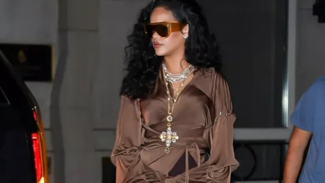 Ndodhej në oborrin e shtëpisë, Rihanna rrëfen momentet e