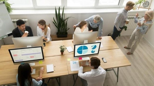 Presioni në tregun e punës, bizneset rrisin pagat, por