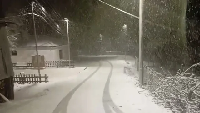 Përfshihen nga dëbora zonat malore të Elbasanit, intensiteti i