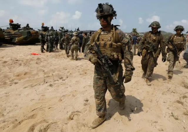 Trump po shqyrton mundësinë për dërgimin e 10,000 trupave