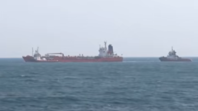 &ldquo;Mbyllet ngushtica e Hormuzit: Irani paralajm&euml;ron reagim t&euml;