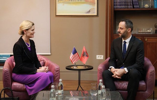 "Luftë krimit....", Ambasada amerikane u përcjell ministrave