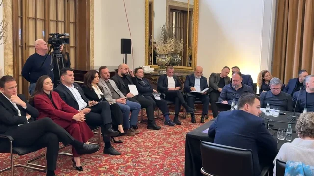 Mbledhja e Grupit Parlamentar t&euml; PS, Spiropali dhe Bra&ccedil;e ulen