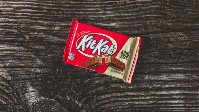 Zhduket kamioni me 12 ton&euml; &ccedil;okollata KitKat, rrezikohen furnizimet