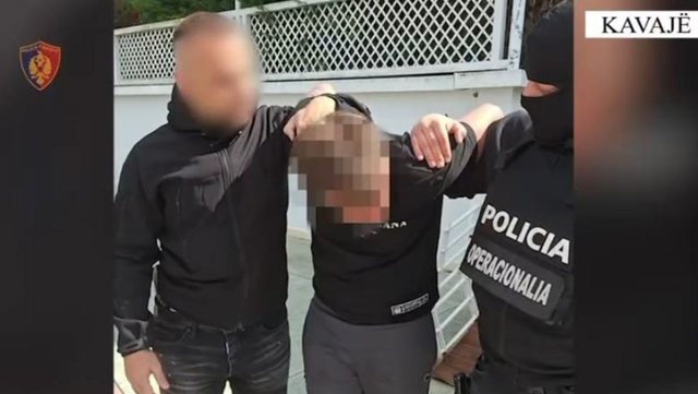 EMRI/ Futet me arm&euml; n&euml; lokal, kanos klient&euml;t dhe godet pronarin,