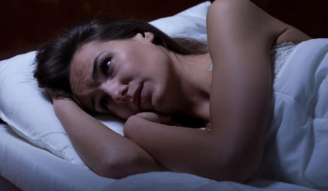 Si e ndryshojnë stinët gjumin tonë