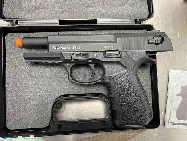 EMRI+FOTO/ Porositi p*stolet&euml; nga SHBA e maskuar si &lsquo;lod&euml;r