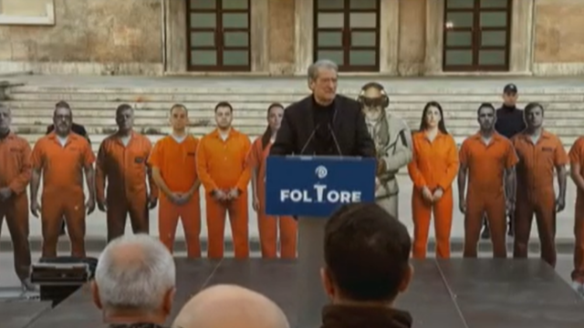 "Ram&euml;n goditeni me domate dhe vez&euml;"/ Berisha: Ftoj