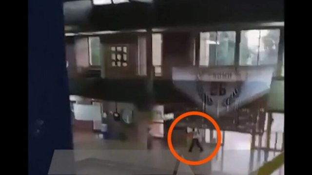 Ngjarja tronditëse brenda shkollës! Vritet 13-vjeçari, 8