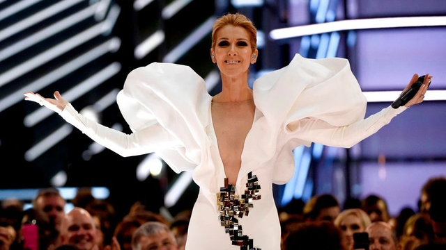 &ldquo;Shihemi s&euml; shpejti&rdquo;: Celine Dion kthehet n&euml; koncert pas