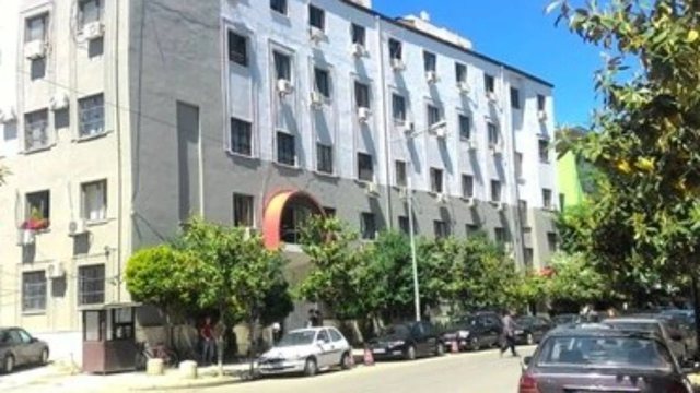 13 vite nga vrasja e 17-vje&ccedil;arit n&euml; shkoll&euml;, familja ende pret
