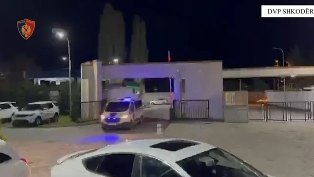 Shiste l&euml;nd&euml; narkotike dhe mbante arm&euml; zjarri n&euml;