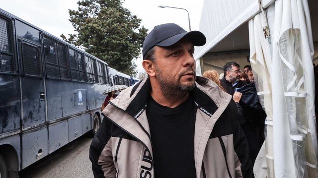 &ldquo;E rrah&euml;n 6 polic&euml;!&rdquo;/ Shqiptari Pano Ru&ccedil;i humb