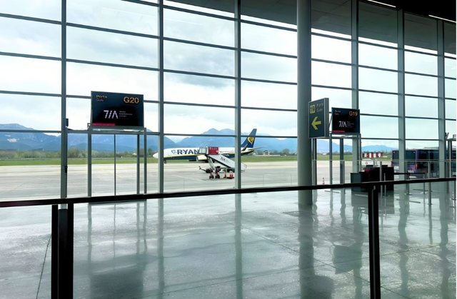 Bum investimesh dhe bileta t&euml; lira, aeroporti i Tiran&euml;s kthehet