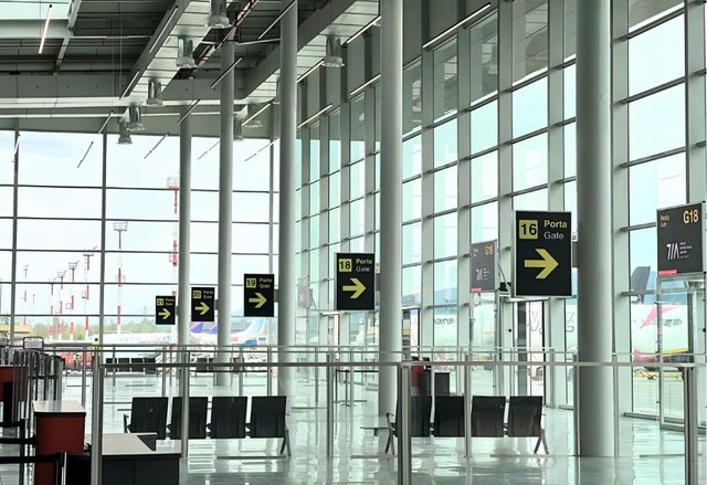 Bum investimesh dhe bileta t&euml; lira, aeroporti i Tiran&euml;s kthehet