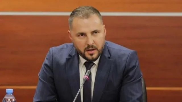 Lirohet nga detyra Drejtori i P&euml;rgjithsh&euml;m i Burgjeve Klevis Qose, ja