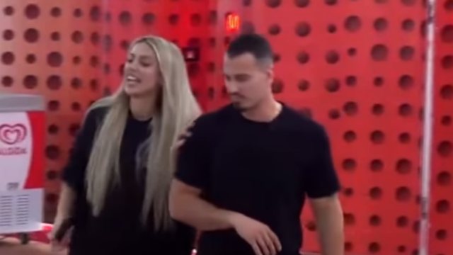 &ldquo;Brikena ka dal&euml;...&rdquo;/ Mateo b&euml;het me nerva me banoren: Ik