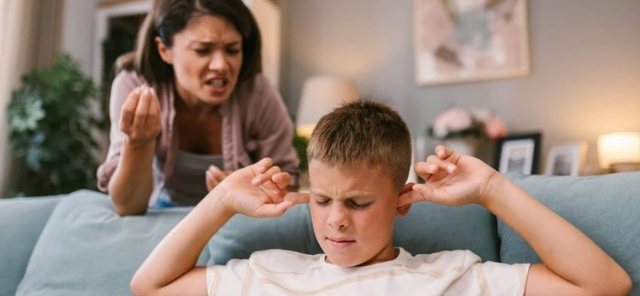 Si t&euml; p&euml;rballoni sfidat e nj&euml; f&euml;mije