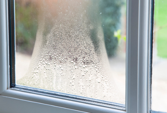 Mjegullimi mes xhamave? Sinjali q&euml; dritaret tuaja nuk po e mbrojn&euml;