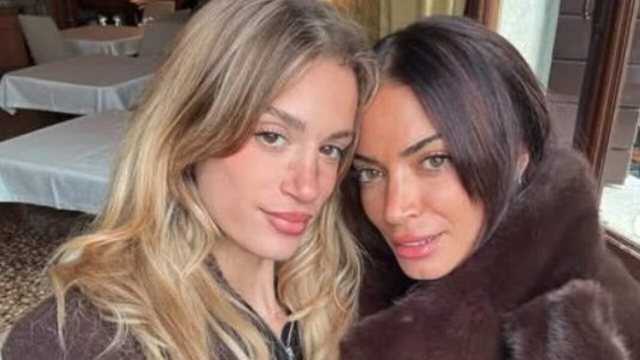 N&euml; nj&euml; romanc&euml; me k&euml;ng&euml;taren italiane?/Thyen HESHTJEN