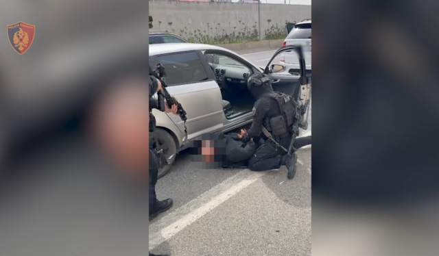 Tentoi t&euml; vriste me arm&euml; 21-vje&ccedil;arin n&euml; Shkod&euml;r,