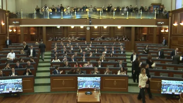 PDK largohet nga seanca e kuvendit, nuk mori mb&euml;shtetje p&euml;r