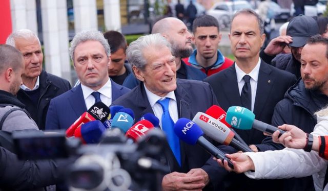 &ldquo;Grupet iraniane mund t&euml; sulmojn&euml; kudo&rdquo;, Berisha i