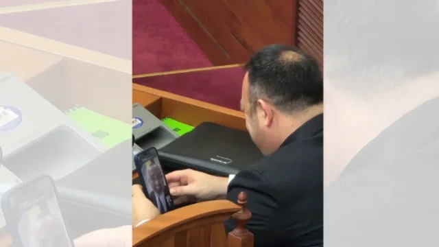 FOTO/ Ulsi Manja mungon n&euml; seanc&euml;, i pranish&euml;m n&euml; Kuvend