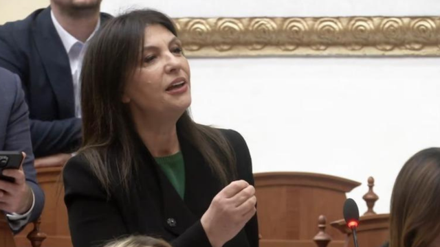 Jozefina Topalli b&euml;het nostalgjike: Rikthen kapeni p&euml;r zhelesh