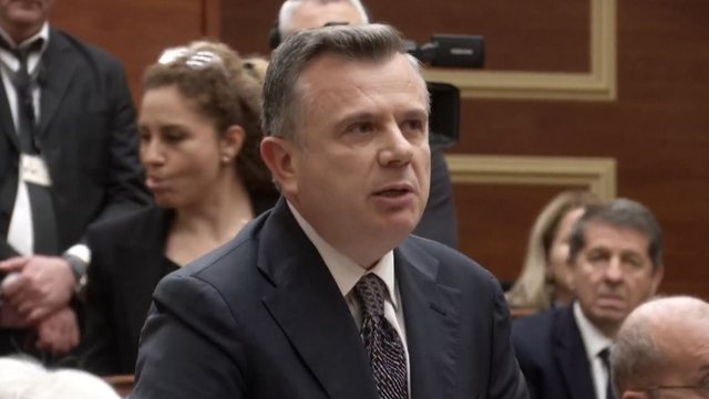 'Deputet&euml;t po k&euml;rc&euml;nohen me jet&euml;', Kuvendi mbyll